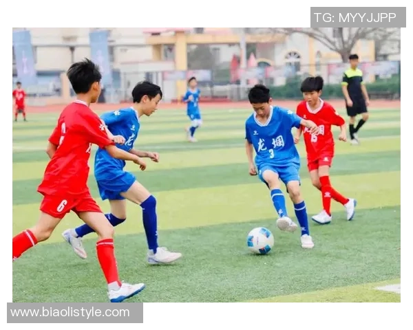 足球明星小球迷的梦想之旅与成长故事分享