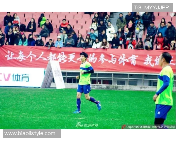 足球明星假摔现象探讨:为何他们在赛场上频频选择这一策略 足球明星假摔现象探讨:为何他们在赛场上频频选择这一策略